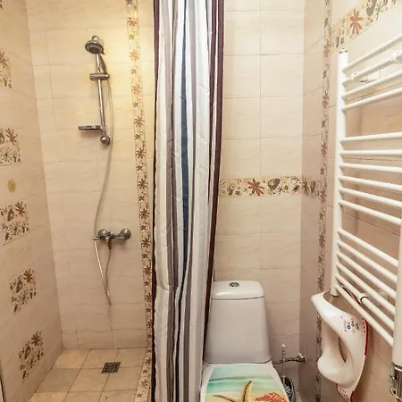 Tsar Guitar Aprt / Metro Station Apartment *