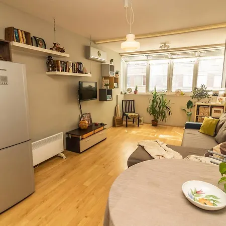 Apartment Tsar Guitar Aprt / Metro Station *